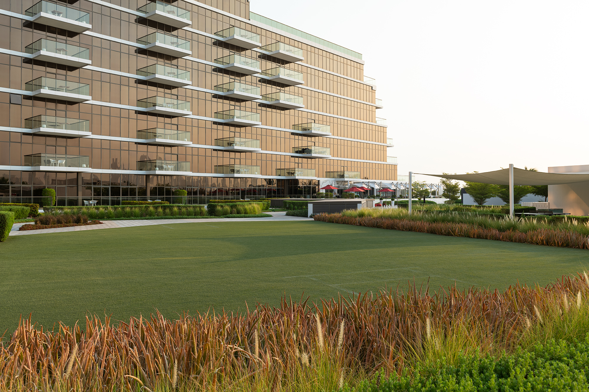 Hotel TH8 Palm Dubai Beach Resort Vignette Collection, Vereinigte Arabische Emirate, Dubai. Großes 2